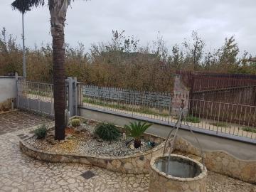 Case e ville in vendita di 381 m² in Via Feudo