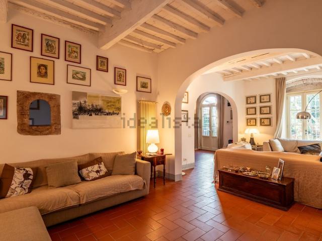 Case e ville in vendita di 381 m² in Via Lenin