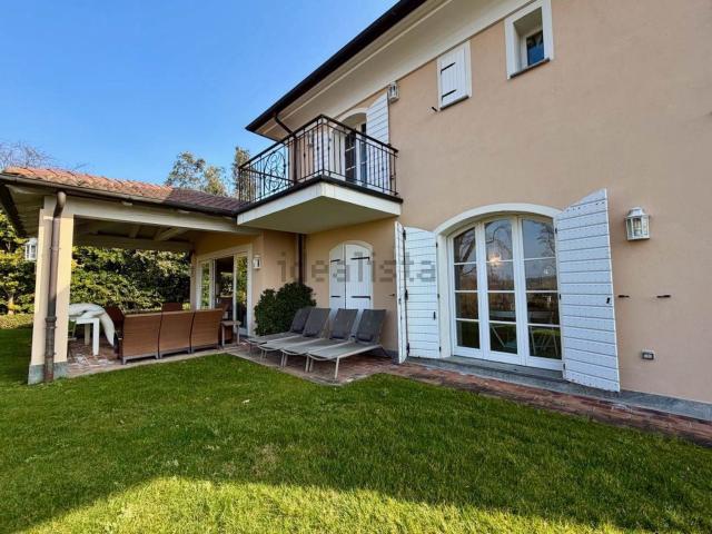 Case e ville in vendita di 381 m² in Via Sant&apos Isidoro, 1
