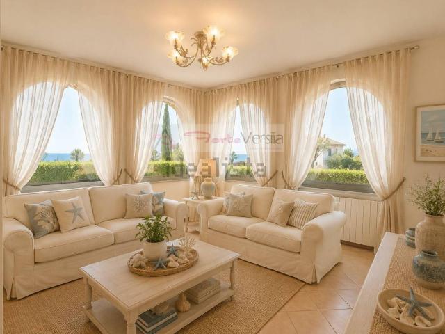 Case e ville in vendita di 381 m² in Via Pero, 50