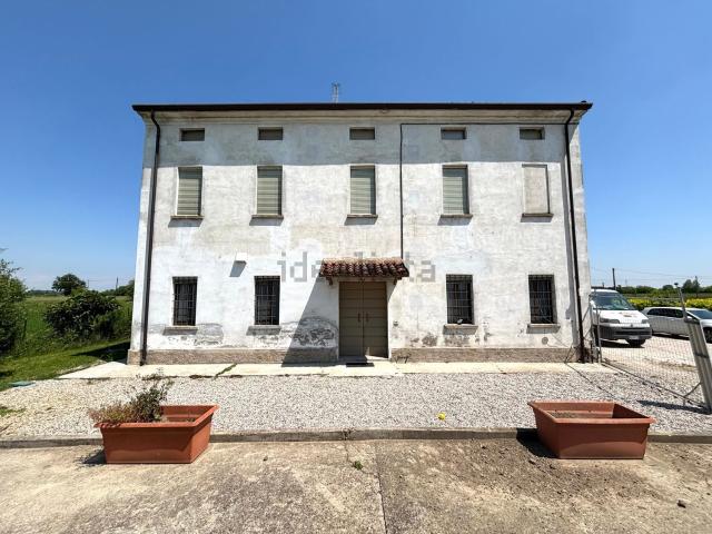 Case e ville in vendita di 381 m² in Strada Barzelle, 5