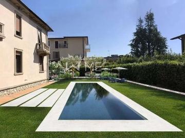 Case e ville in vendita di 382 m² in Via IV Novembre, 17