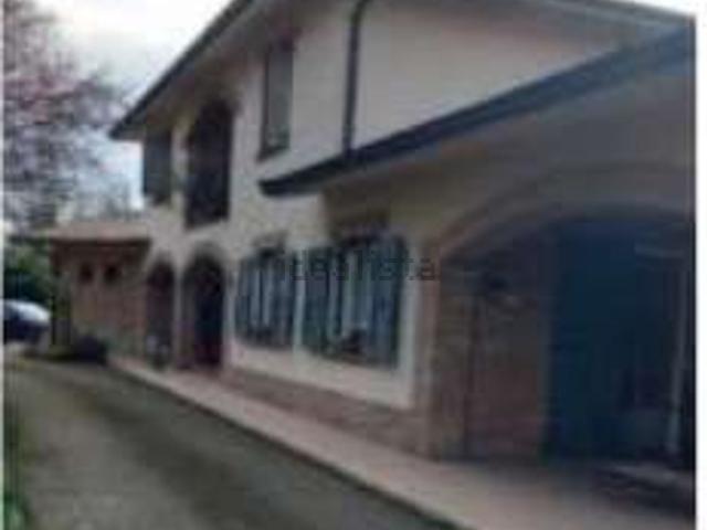 Case e ville in vendita di 382 m² in Via O. Vecchi, 6