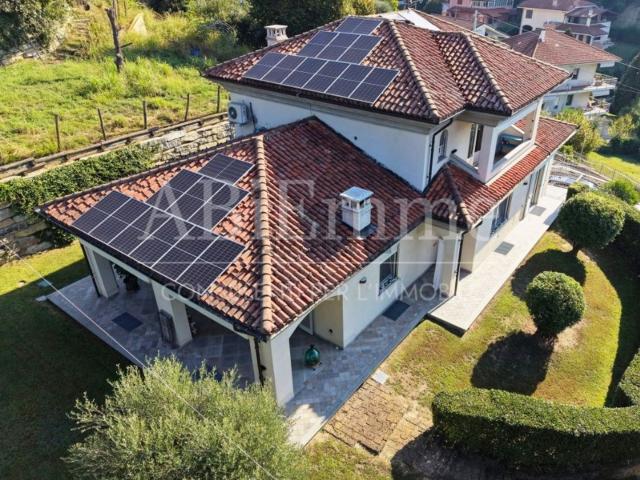 Case e ville in vendita di 383 m² in Via Accademia degli Innominati
