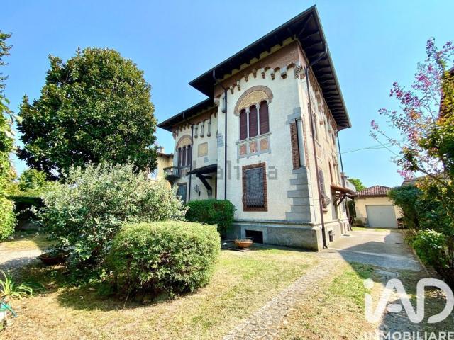 Case e ville in vendita di 383 m² in Via IV Novembre