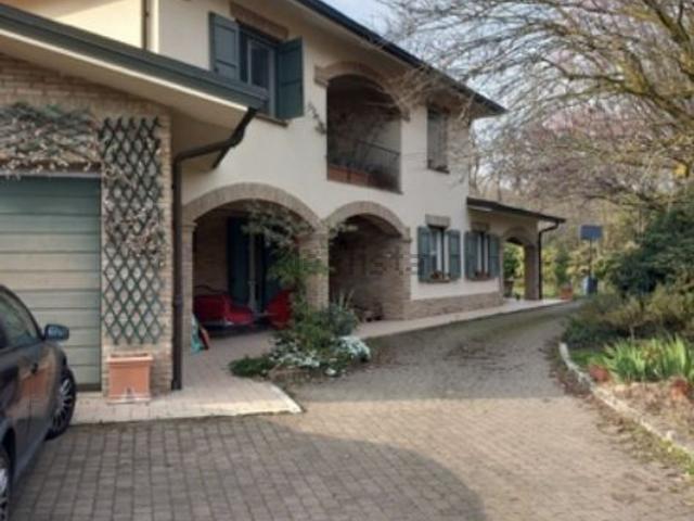 Case e ville in vendita di 383 m² in Via O. Vecchi, 6