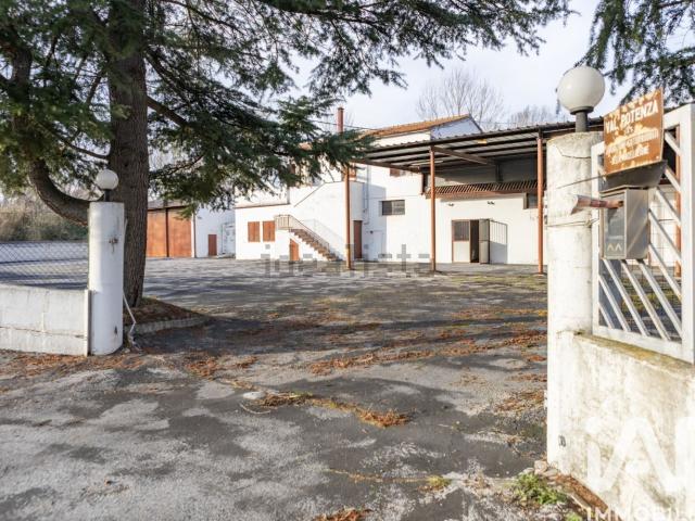 Case e ville in vendita di 383 m² in Contrada Acquesalate, 22