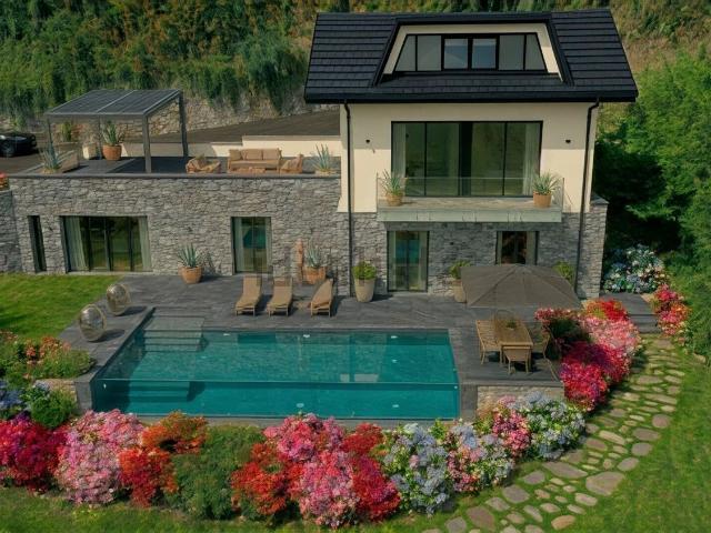 Case e ville in vendita di 384 m²