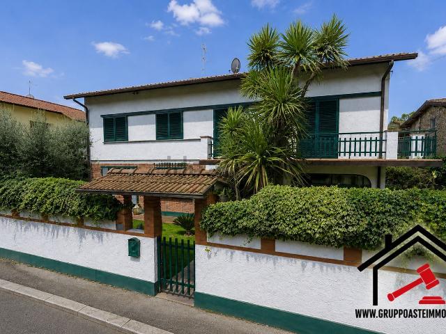 Case e ville in vendita di 384 m² in Via Ferdinando Magellano