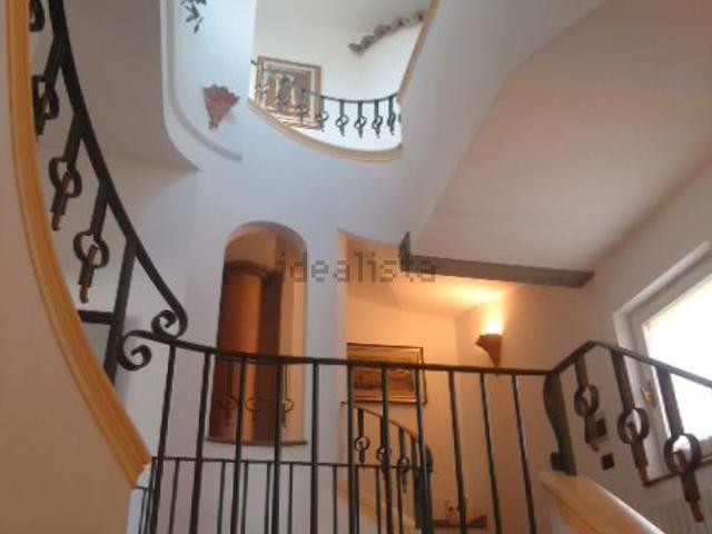 Case e ville in vendita di 384 m² in Via Francesco Cordopatri, 22