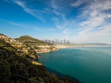 Case e ville in vendita di 384 m² in Via Salvo D&apos Acquisto