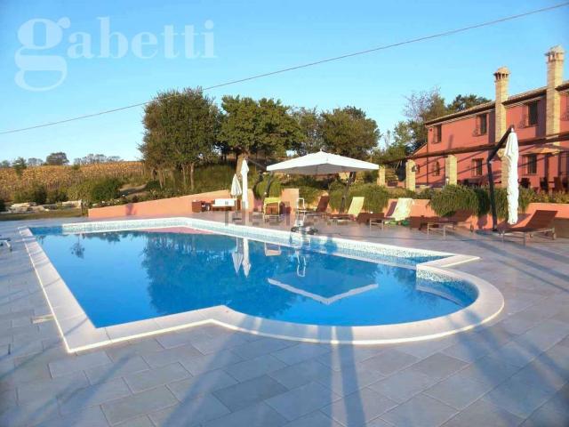 Case e ville in vendita di 385 m²