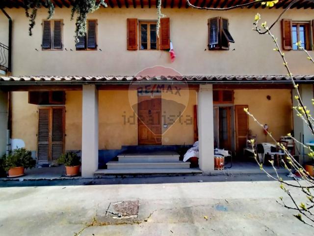 Case e ville in vendita di 385 m² in Via A.Vespucci, 93