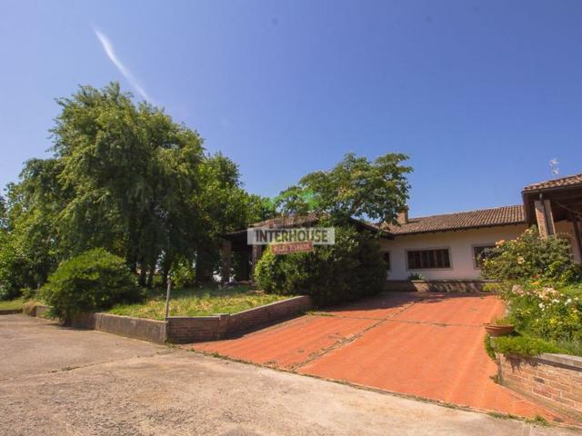 Case e ville in vendita di 385 m² in Via Angelo Tonutti, 45