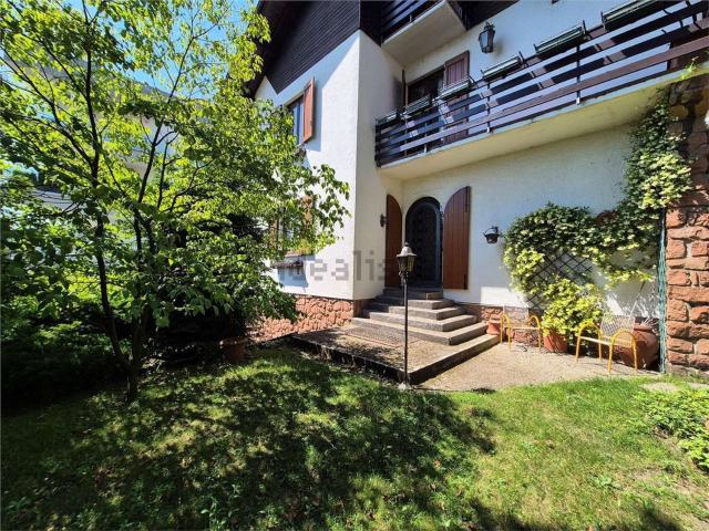 Case e ville in vendita di 385 m² in Via Asiago