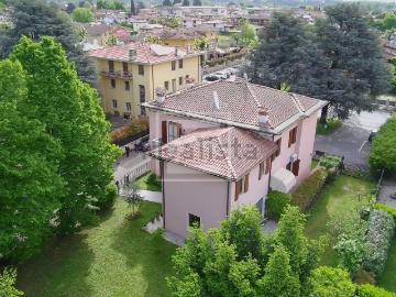 Case e ville in vendita di 385 m² in Via Don Bonsignori