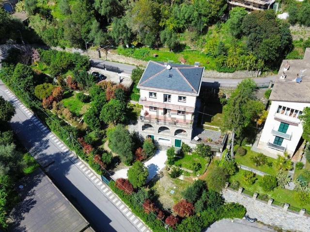 Case e ville in vendita di 385 m² in Via Fioria