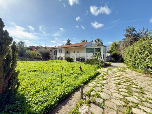 Case e ville in vendita di 385 m² in Via Marinai Alliata, 4