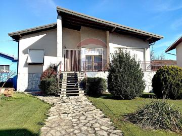 Case e ville in vendita di 385 m² in Via Natale Macchi, 18