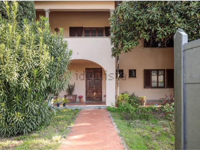Case e ville in vendita di 385 m² in Via Sandro Pertini, 35