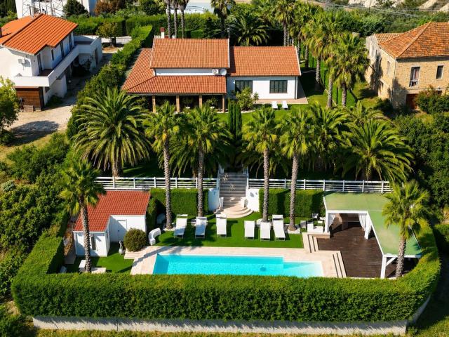 Case e ville in vendita di 385 m² in Via tanesi
