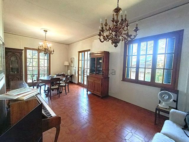 Case e ville in vendita di 385 m² in Viale Guglielmo Marconi, 112
