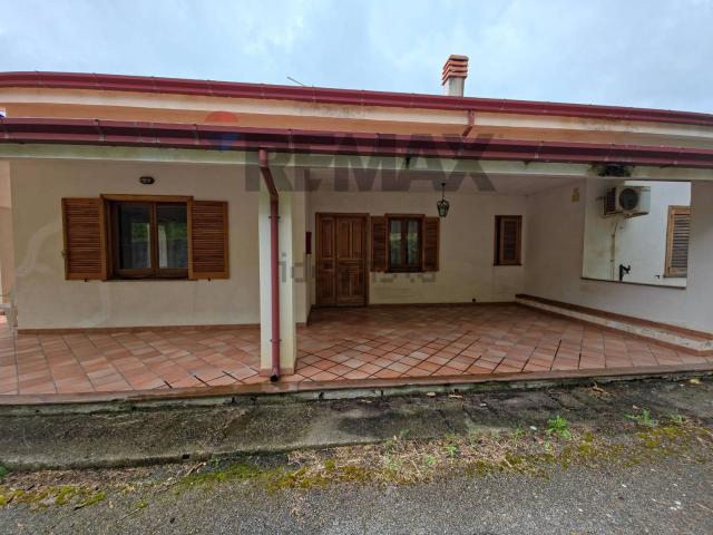 Case e ville in vendita di 385 m² in Contrada Castagnelle, 31
