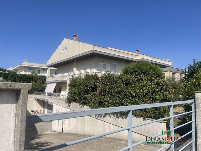 Case e ville in vendita di 386 m²