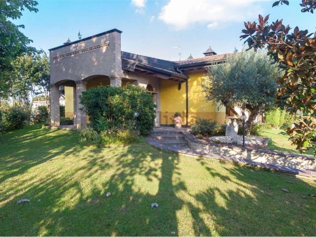 Case e ville in vendita di 386 m²