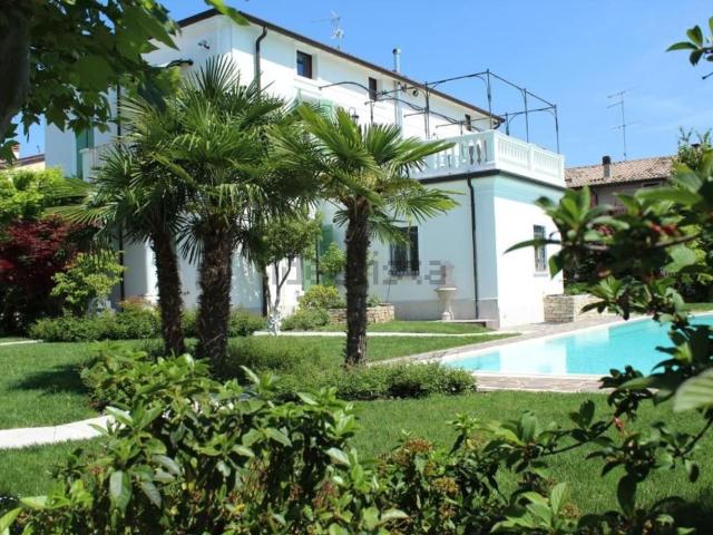 Case e ville in vendita di 386 m² in Via Camalavicina