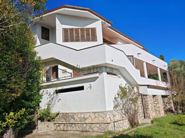 Case e ville in vendita di 387 m² in Strada Provinciale Conca Casale