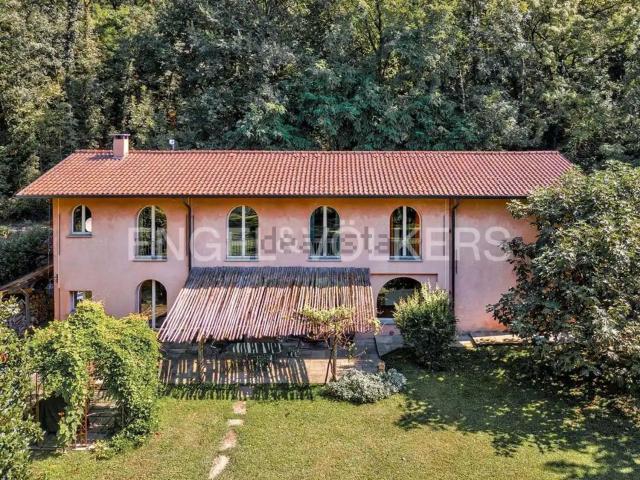 Case e ville in vendita di 388 m² in Via Alserio