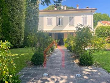 Case e ville in vendita di 388 m² in Via Giorgio Regnoli