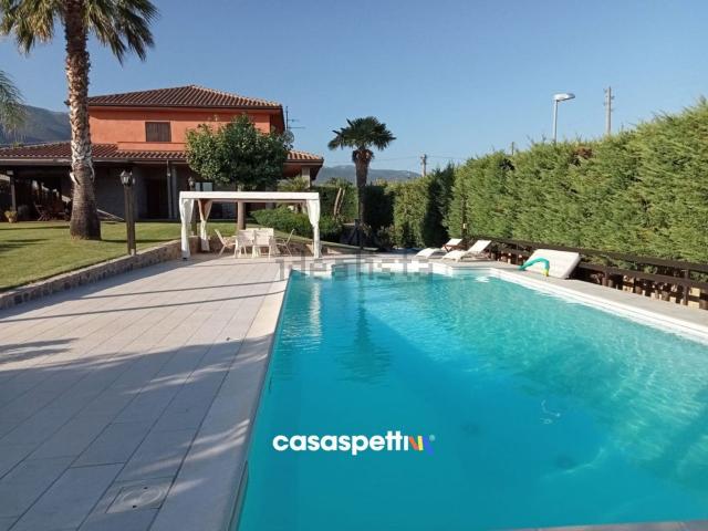 Case e ville in vendita di 388 m² in Via Guglielmo Marconi