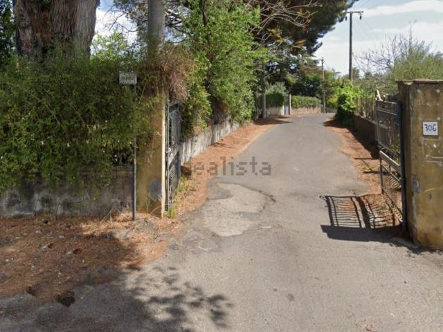 Case e ville in vendita di 388 m² in Via Don Luigi Sturzo