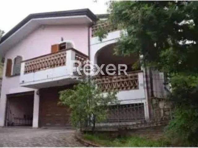 Case e ville in vendita di 388 m² in Via del Colle