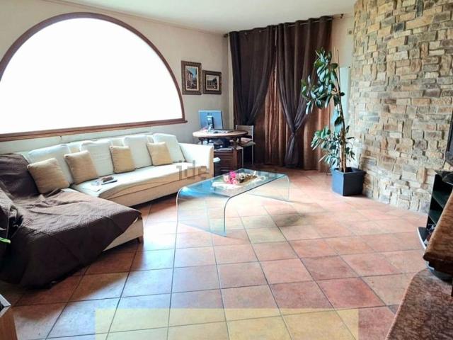 Case e ville in vendita di 388 m² in Via del Colle
