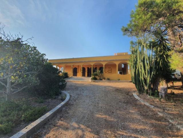 Case e ville in vendita di 388 m² in Via Lo Papa