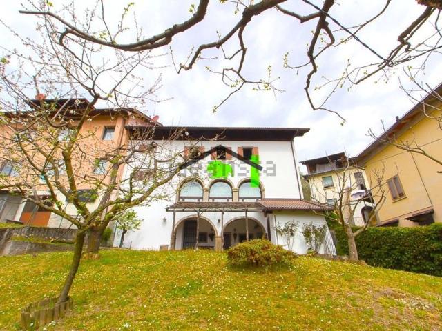 Case e ville in vendita di 389 m² in Via Cjà Manzot, 6
