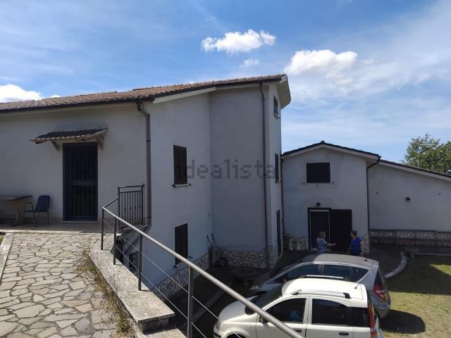 Case e ville in vendita di 389 m² in Via dell&apos Uccelletto