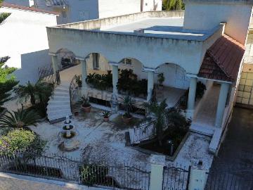 Case e ville in vendita di 389 m² in Viale Placido Rizzotto, 20