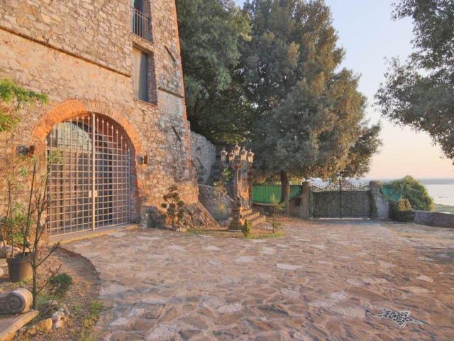 Case e ville in vendita di 390 m²