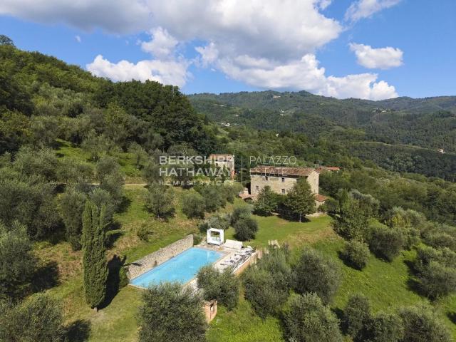 Case e ville in vendita di 390 m²