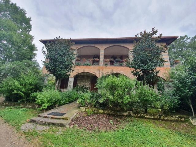 Case e ville in vendita di 390 m²