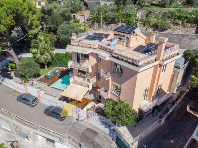 Case e ville in vendita di 390 m²