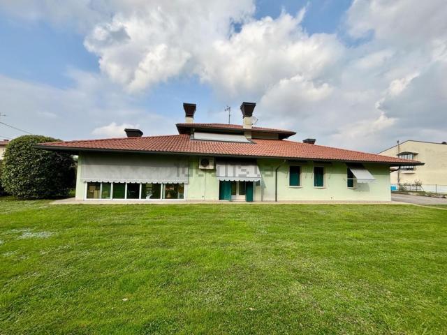 Case e ville in vendita di 390 m²