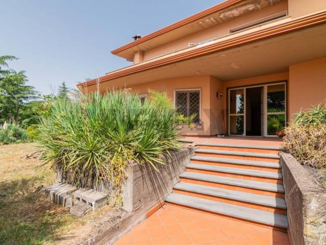 Case e ville in vendita di 390 m² in Via Vaccarini, 17