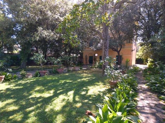 Case e ville in vendita di 390 m²