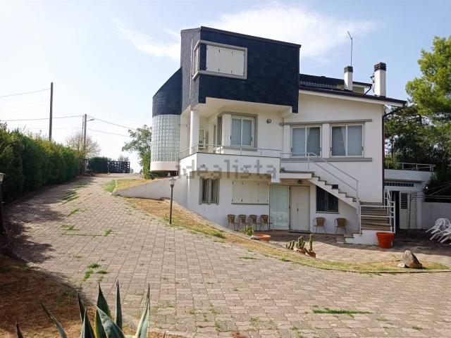 Case e ville in vendita di 390 m²