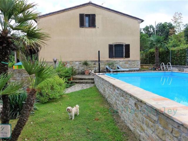 Case e ville in vendita di 390 m²